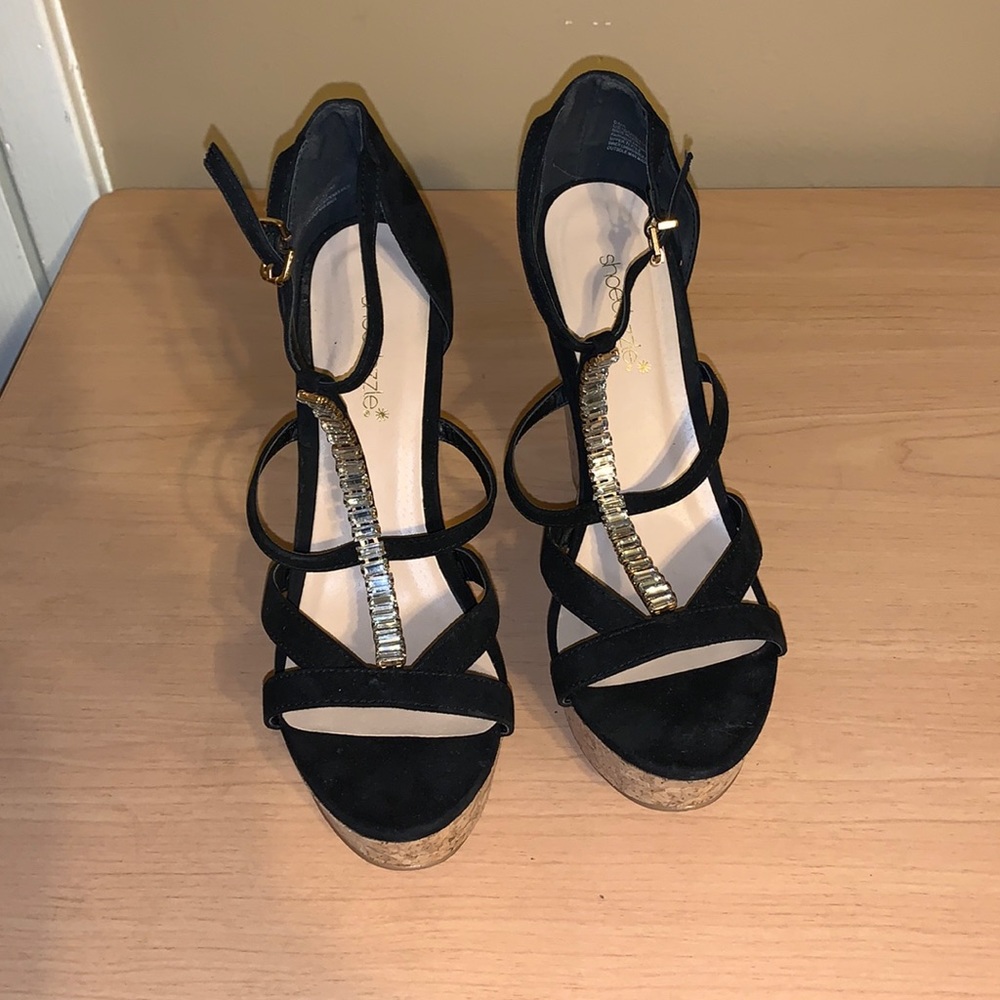 Shoe bedazzled wage shoes